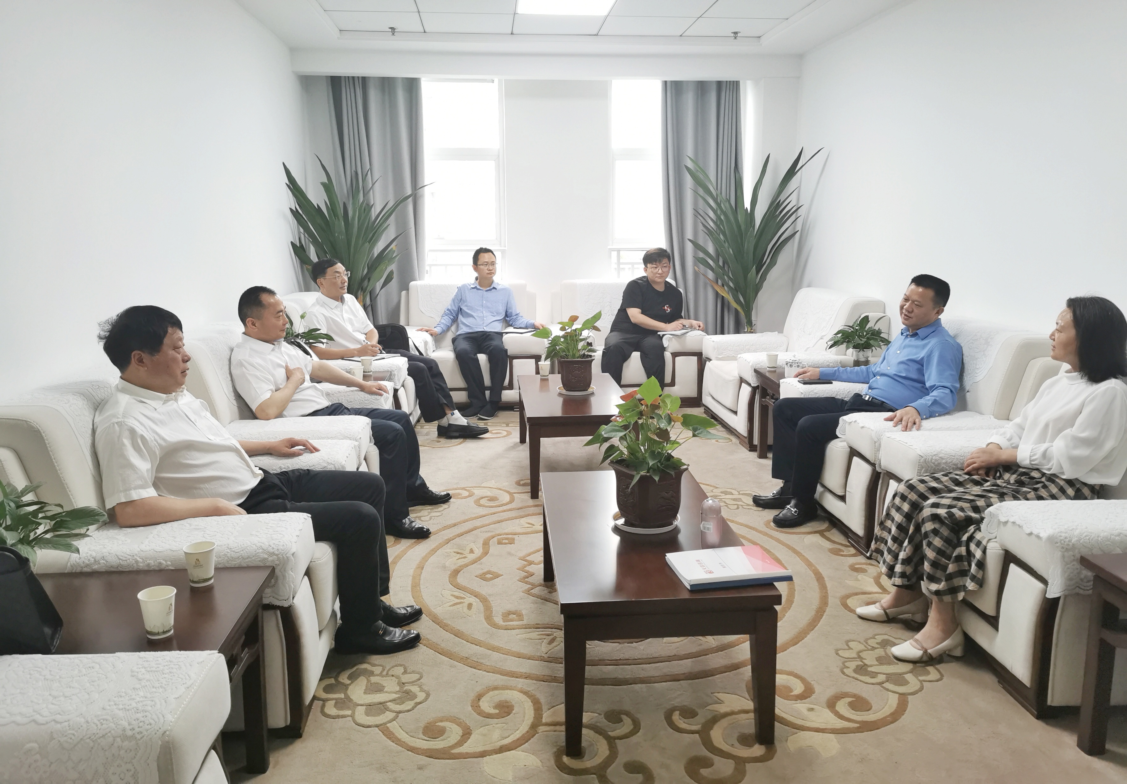 5.11中国工商银行岳阳分行进行工作座谈.jpg 5.11中国工商银行岳阳分行进行工作座谈.jpg